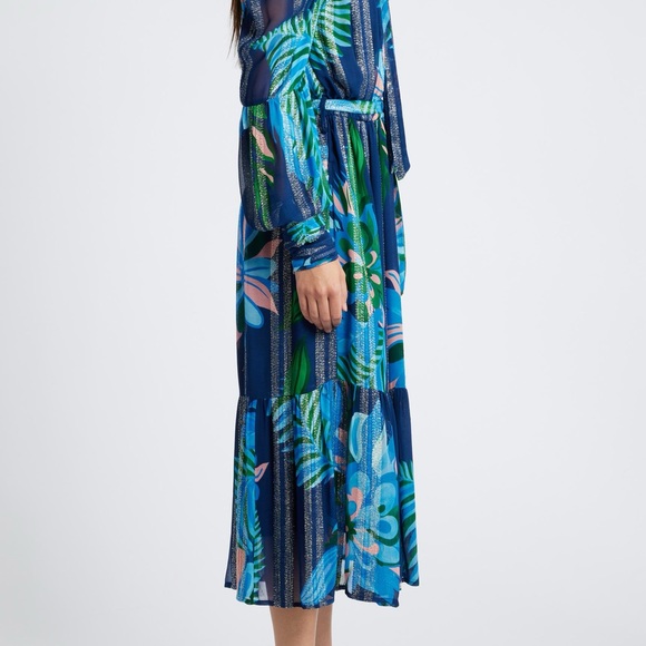 Adele Metallic Long Sleeve Midi Dress
CIEBON - Picture 8 of 12